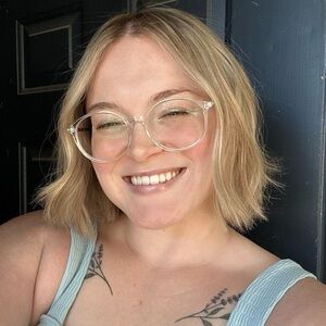 Meet your Posher, Abbey